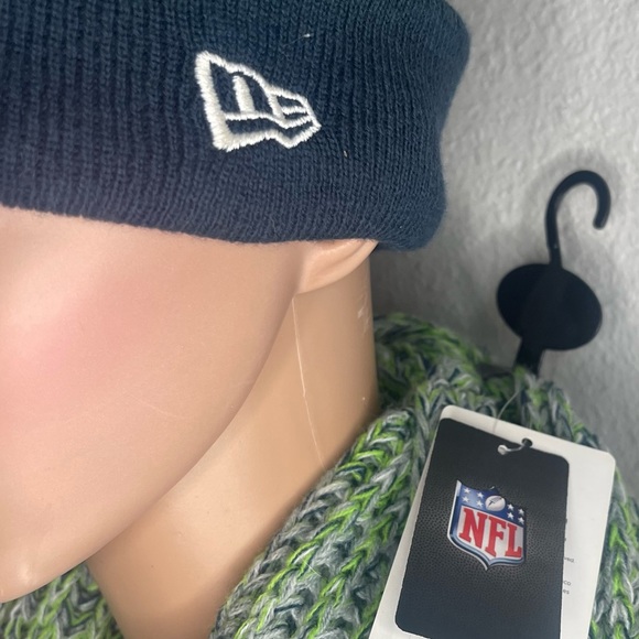 Seattle Seahawks beanie and infinity scarf bundle - Picture 5 of 5